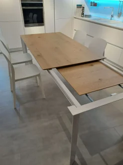 Tavolo Tavolo diamante  con 4 sedie tipa Pointhouse in legno Rettangolare allungabile scontato 38%