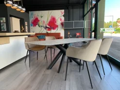 Tavolo Tavolo igor con piano in ceramica di Zamagna scontato del 50%