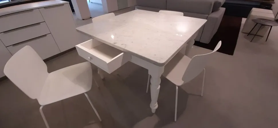 Tavolo Vernazza Schiffini in marmo Fisso