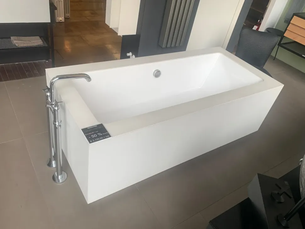 Vasca da bagno in Corian modello Vasca freestanding style sistem rivestita in corian 180x80 cm Artigianale a prezzo scontato