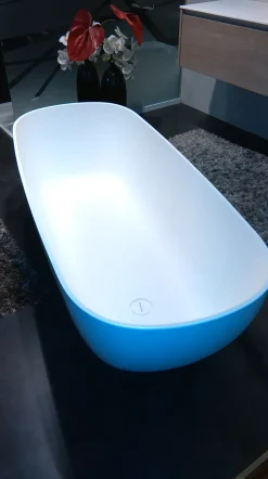 Vasca da bagno in Resina modello Betty next bianco opaco Mastella a prezzo scontato