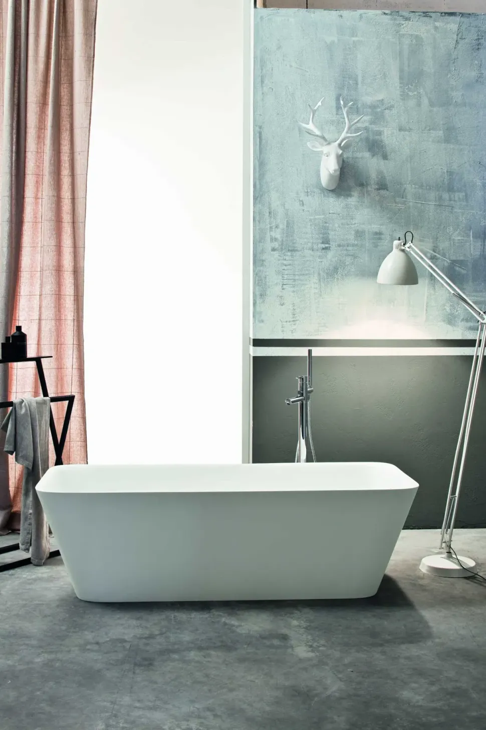 Vasca da bagno in Resina modello Mendi next lucida Mastella a prezzo scontato