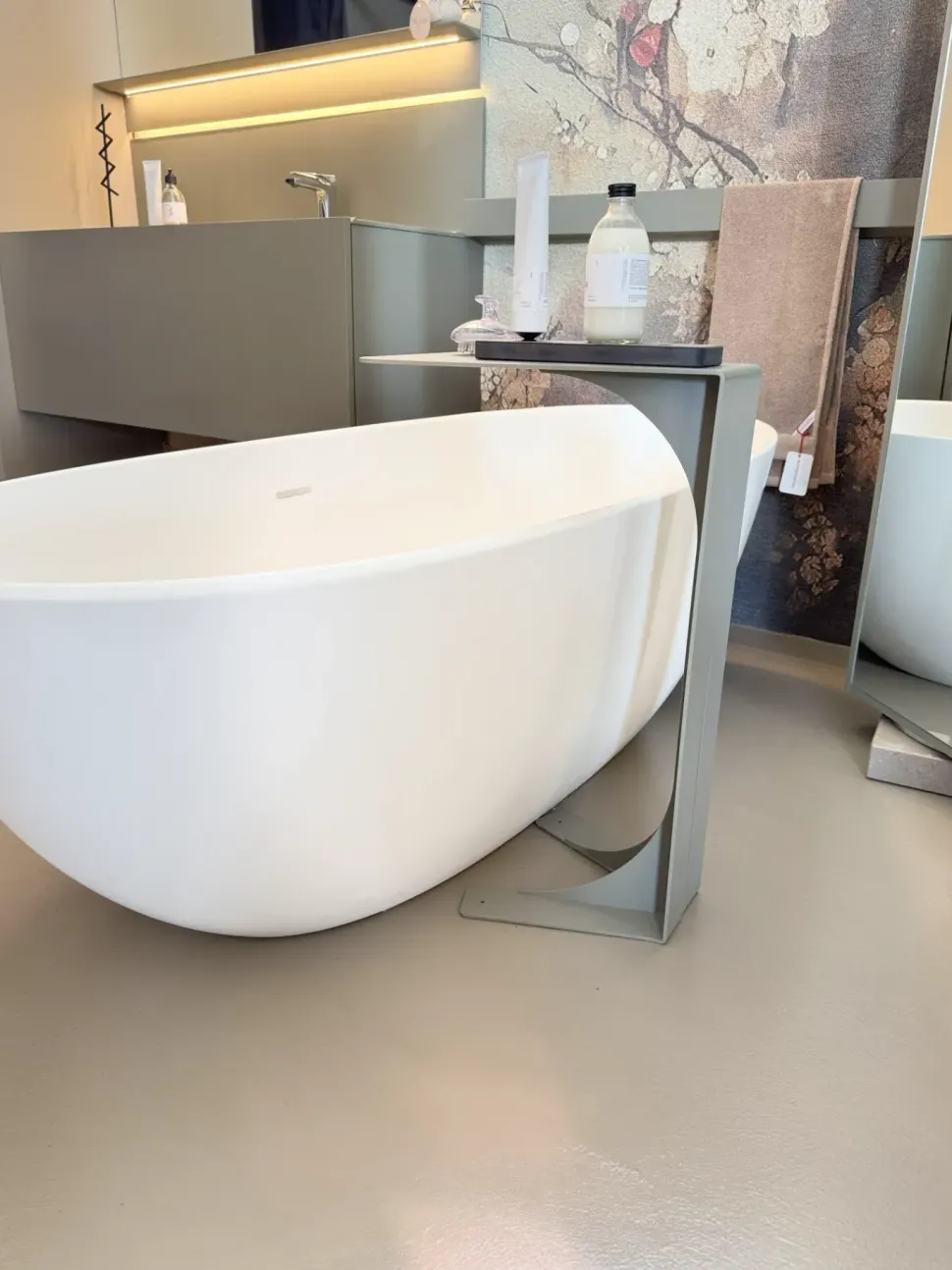 Vasca da bagno modello Mini ray Edone in Corian SCONTATA