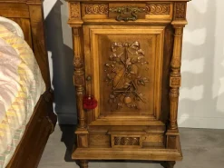 Vendiamo il comodino modello Ottocento di Lando a prezzi vantaggiosi!