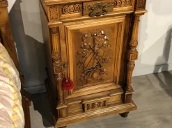 Vendiamo il comodino modello Ottocento di Lando a prezzi vantaggiosi!