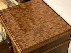 Vendiamo il comodino modello Ottocento di Lando a prezzi vantaggiosi!