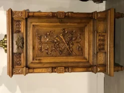 Vendiamo il comodino modello Ottocento di Lando a prezzi vantaggiosi!