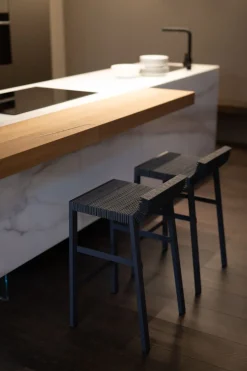 Vendiamo Sgabello Steps Lago a prezzi vantaggiosi. 4 gambe.