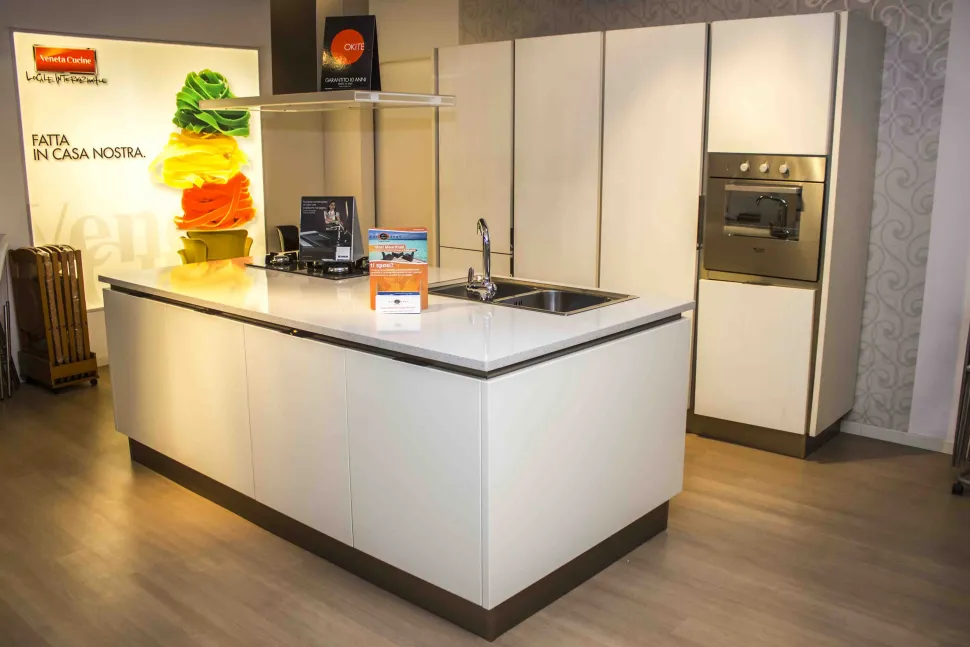 veneta cucina sottocosto per svuotatutto negozio