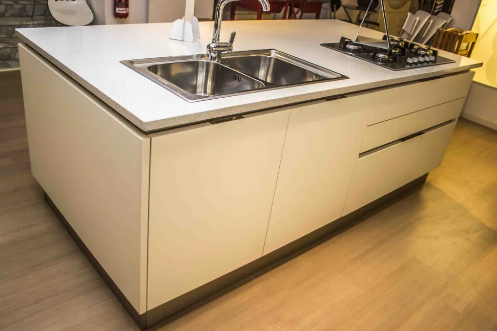 veneta cucina sottocosto per svuotatutto negozio