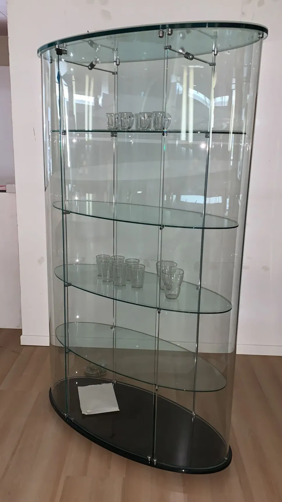 Vetrinetta Ellipse Reflex in stile design con forte sconto