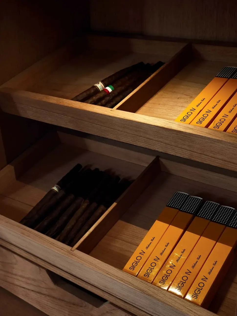 Vetrinetta modello Gentleman in stile design di Flou a PREZZI OUTLET approfittane ora!